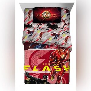 The Flash Kids 4-Piece Reversible Comforter Bed-in-a-Bag Set – Twin | Red & Gray